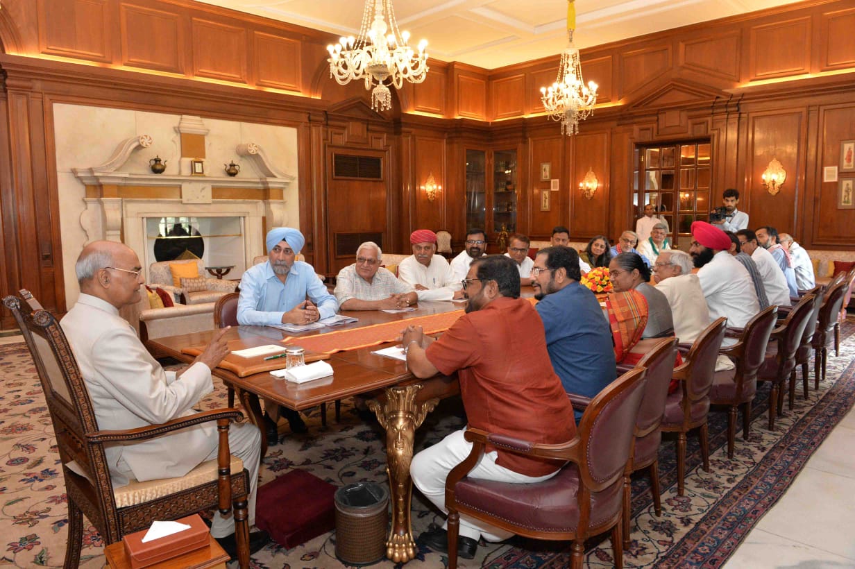 President Meets With Aikscc Delegation: Farmers Demand Special Session Of Parliament – If A Midnight Session For Gst Is Possible, Why Not To Address Agrarian Crisis?